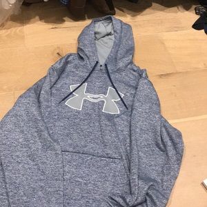 Men’s Under Armour sweatshirt